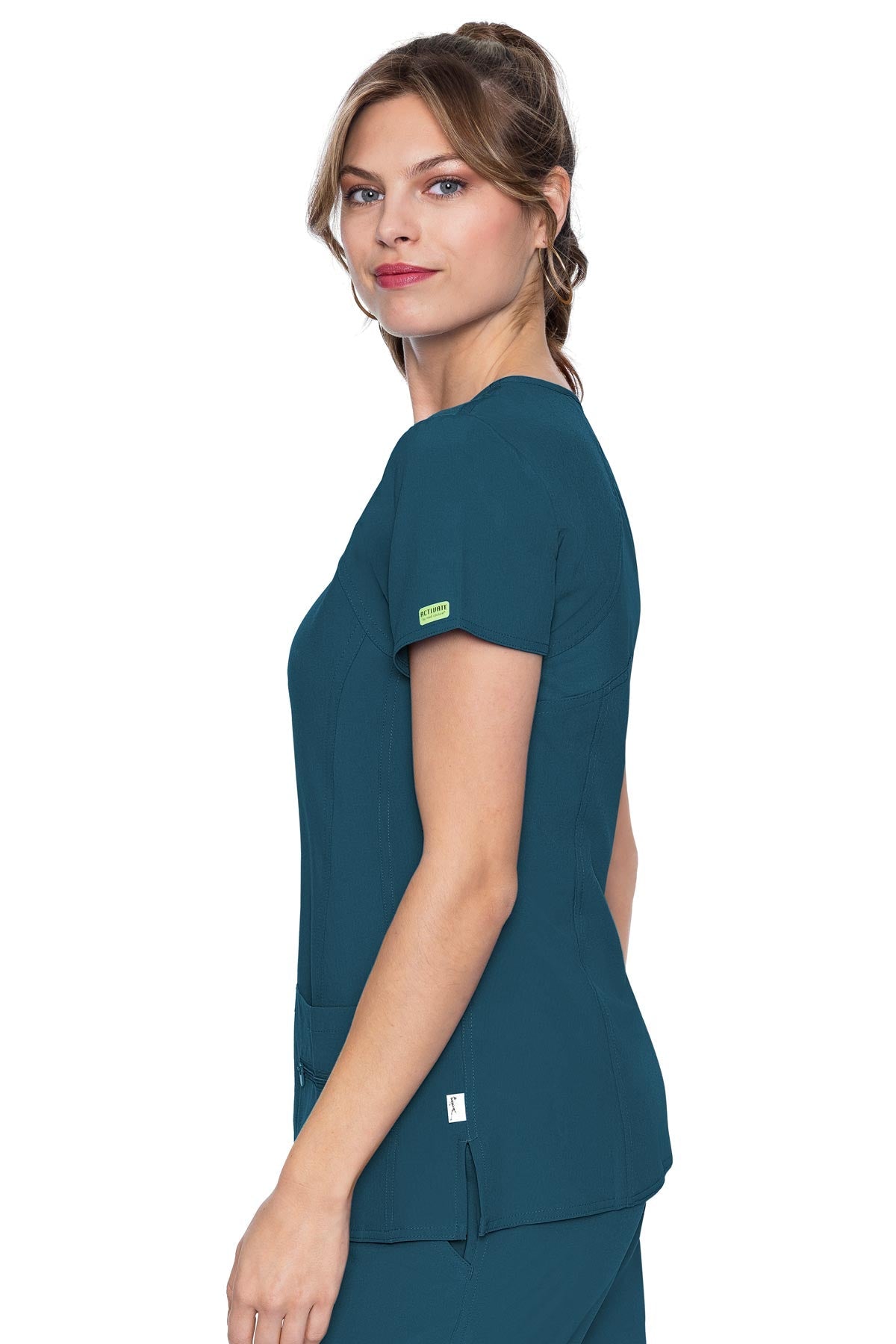 بلوزة Med Couture Activate برقبة على شكل حرف V Racerback 8416